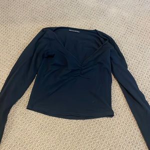 BRANDY MELVILLE V NECK LONG SLEEVE NAVY TOP